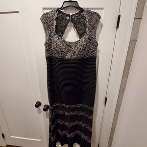 XSCAPE Evening Gown Formal Gown 20W Black and Lace